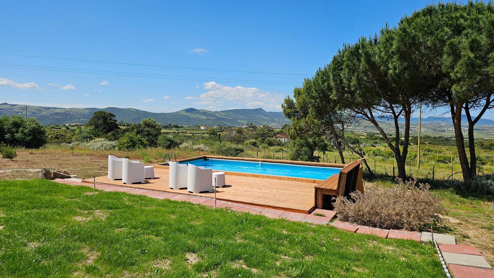 Villa Jolies Viddalba Екстериор снимка