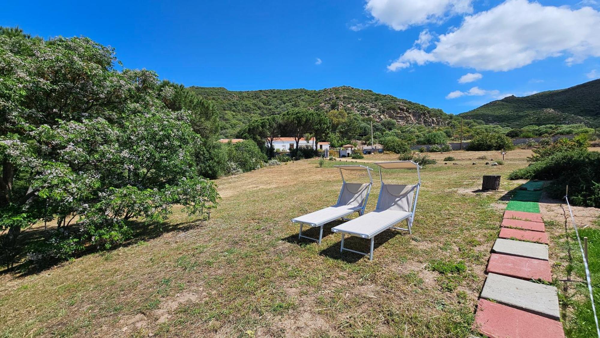 Villa Jolies Viddalba Екстериор снимка